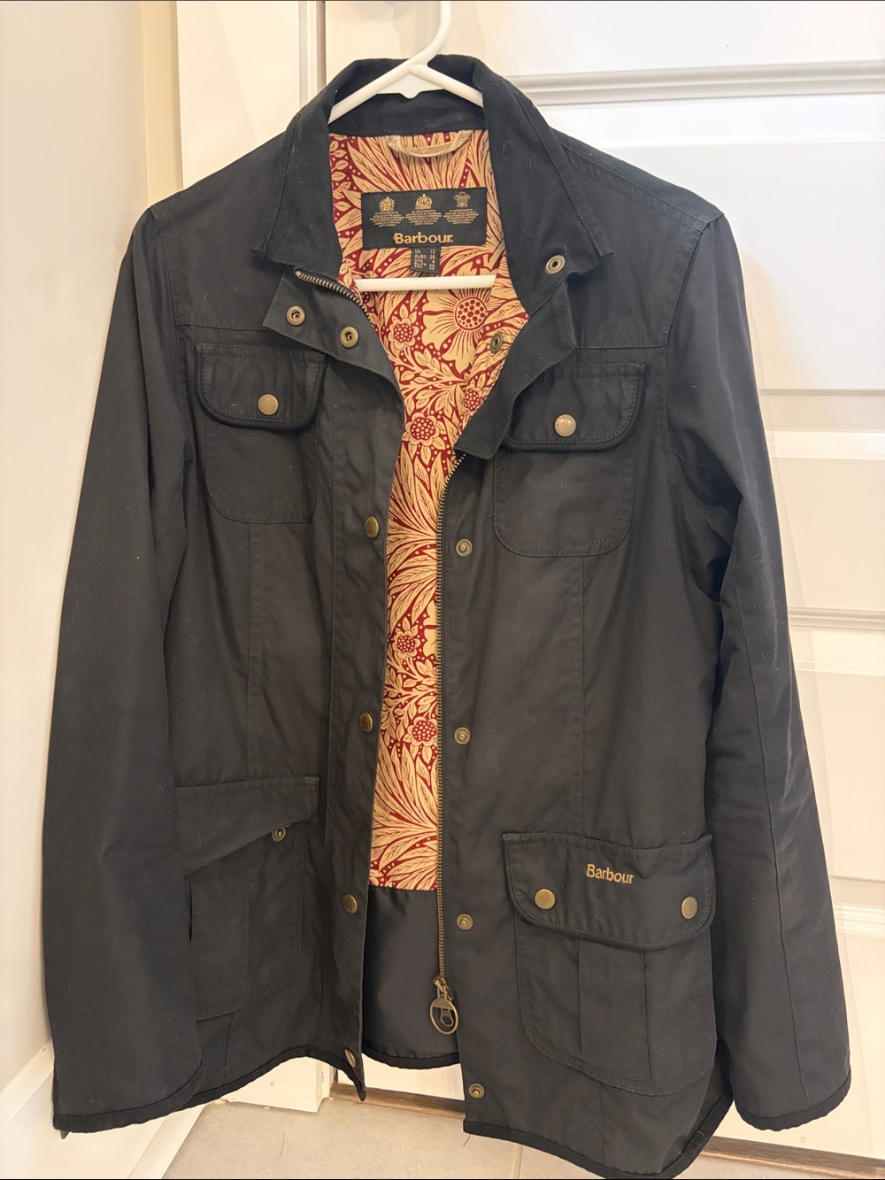 Barbour Beadnell ladies slim fit waxed jacket
